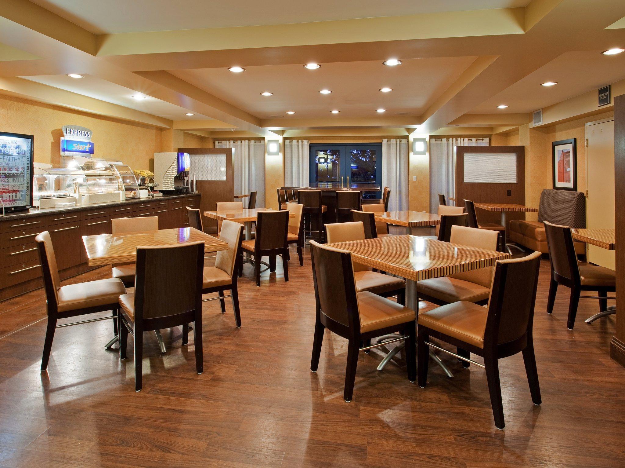 Holiday Inn Express Hotel & Suites Belmont By Ihg Exterior foto